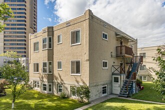 Avalon Apartments in Edmonton, AB - Building Photo - Building Photo