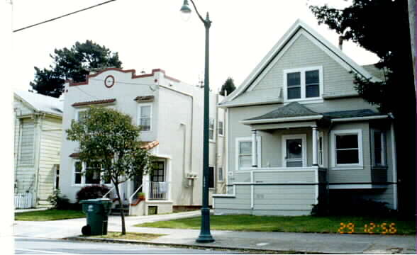 1028 Santa Clara Ave in Alameda, CA - Building Photo - Building Photo