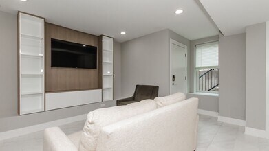 2252 N Clark St, Unit G in Chicago, IL - Building Photo - Building Photo