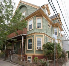 98 Elm St in Somerville, MA - Building Photo - Building Photo