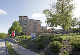 Hawley Ridge Apartments in Milwaukee, WI - Building Photo - Building Photo