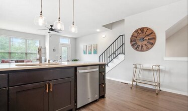 121 S Cedar Ave in Broken Arrow, OK - Foto de edificio - Building Photo