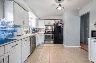 43-11 220th Pl in Queens, NY - Building Photo - Building Photo
