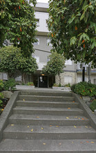 Royal Clinton Apartments in New Westminster, BC - Building Photo - Building Photo