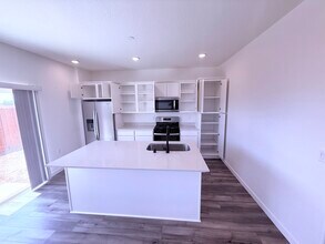 6461 W Austin Wy in Fresno, CA - Building Photo - Building Photo