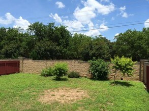 1098 Giberson Way in Buda, TX - Building Photo - Building Photo