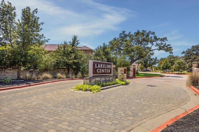 13800 Lyndhurst St in Austin, TX - Building Photo - Building Photo