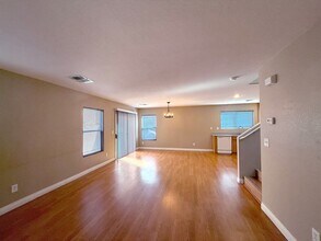 553 Mayfair Walk Ave in Las Vegas, NV - Building Photo - Building Photo