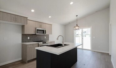 1261 W Bass River Dr in Meridian, ID - Foto de edificio - Building Photo