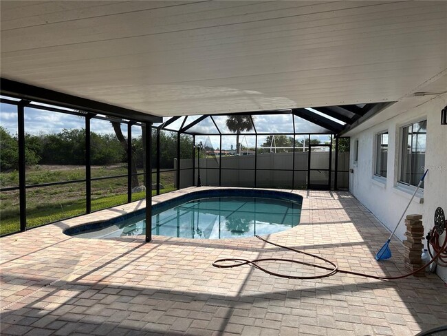4037 Topsail Trail in New Port Richey, FL - Building Photo - Building Photo