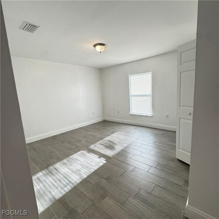 1582 Gretchen Ave S in Lehigh Acres, FL - Building Photo