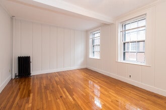 85 Myrtle St, Unit 4 in Boston, MA - Foto de edificio - Building Photo