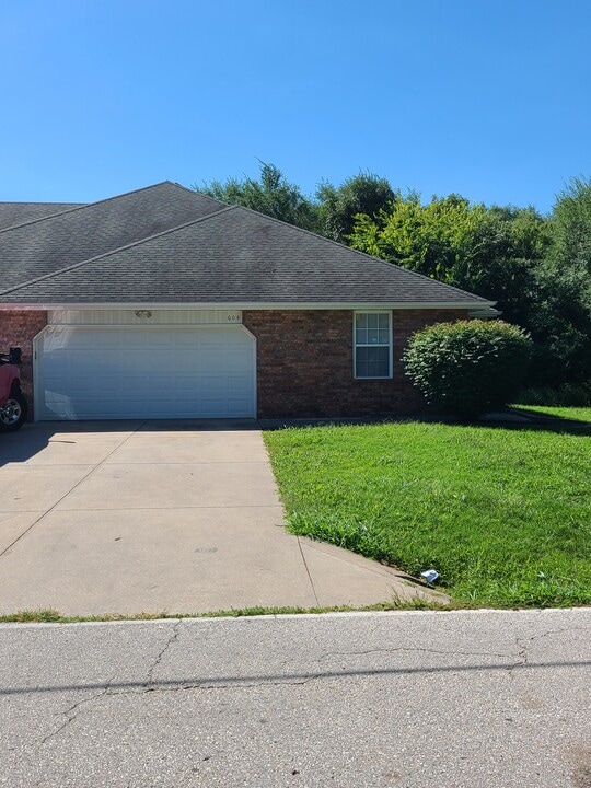 604 W Hines St in Republic, MO - Building Photo