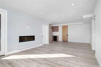 5923 Laurel Canyon Blvd in Los Angeles, CA - Building Photo - Building Photo