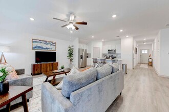 121 Ft Clark Spgs Dr in Hutto, TX - Building Photo - Building Photo