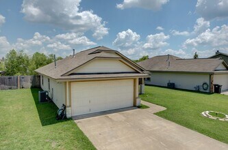 August Pre-Lease! Beautiful 3 Bed, 2 Bath in College Station, TX - Building Photo - Building Photo