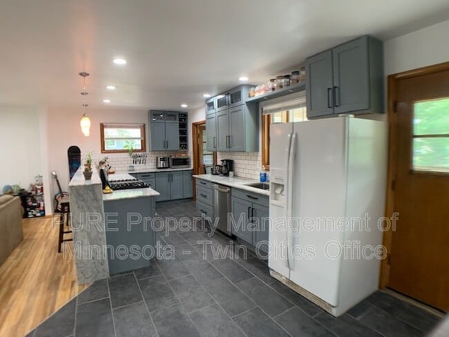 10130 Fremont Ave S in Minneapolis, MN - Building Photo - Building Photo