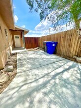 6587 Oasis Ave in Twentynine Palms, CA - Foto de edificio - Building Photo