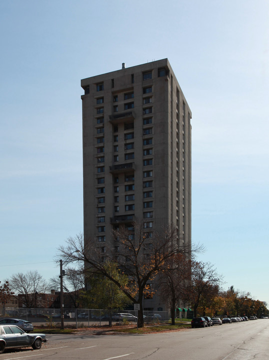 Ebenezer Tower Apartments in Minneapolis, MN - Building Photo