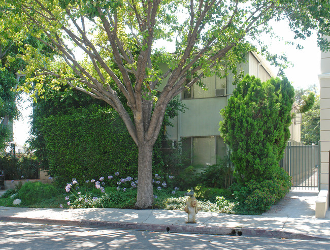 629 N West Knoll Dr in West Hollywood, CA - Building Photo - Building Photo