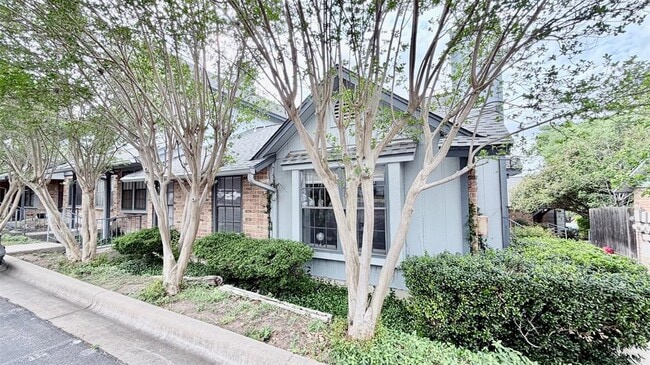1411 Gracy Farms Ln in Austin, TX - Foto de edificio - Building Photo