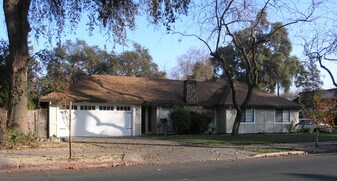 619 College St in Woodland, CA - Building Photo