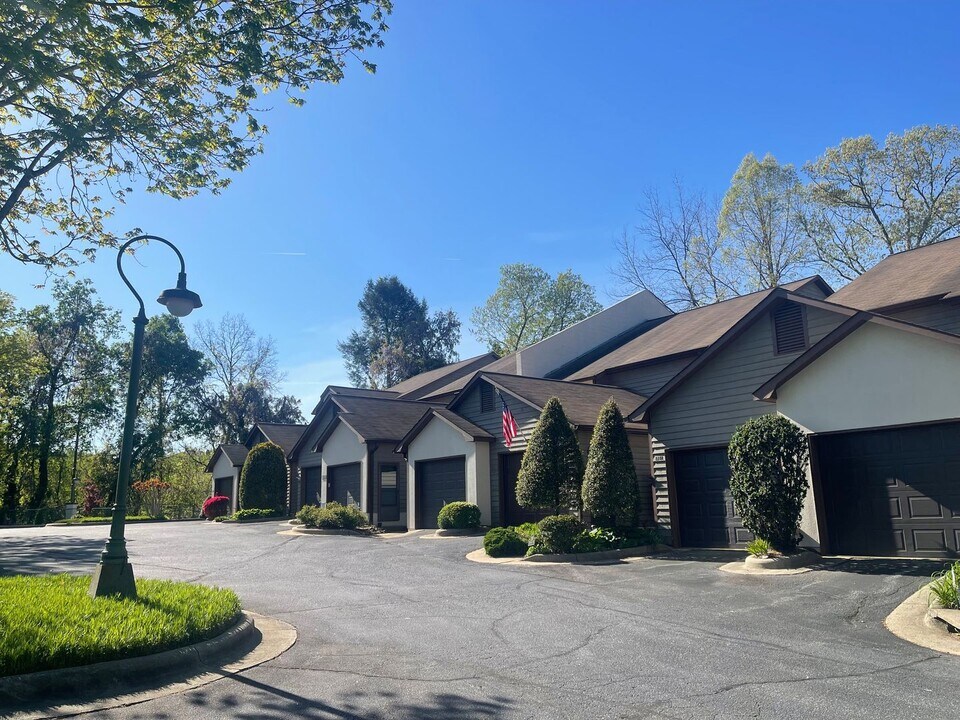 2239 6th St NW in Hickory, NC - Building Photo