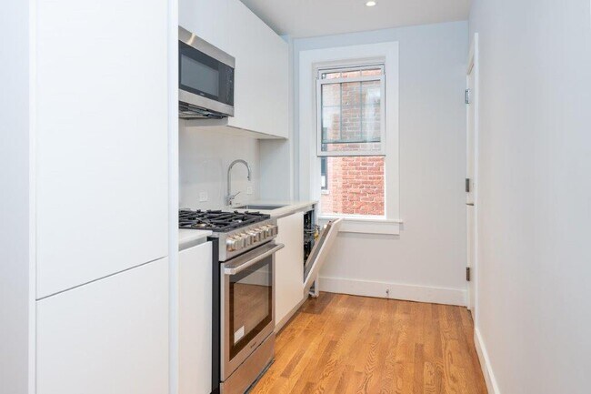 18 Forest St in Cambridge, MA - Building Photo - Building Photo