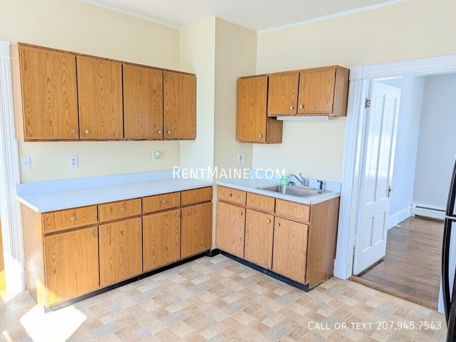 22 E Summer St in Bangor, ME - Building Photo