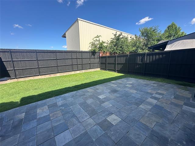 17450 Energy Ln in Dallas, TX - Building Photo - Building Photo