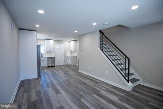 2521 S Dewey St in Philadelphia, PA - Building Photo - Building Photo