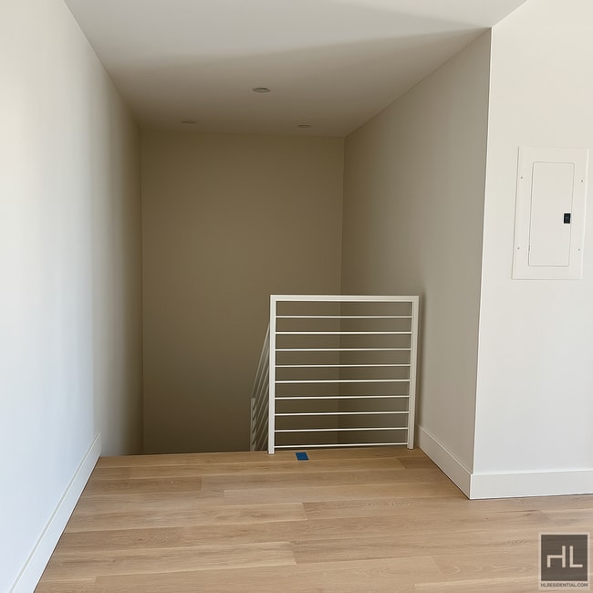 BRUCKNER BOULEVARD in Bronx, NY - Building Photo - Building Photo