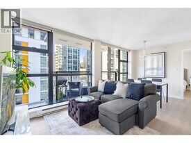 1295 Richards St in Vancouver, BC - Building Photo