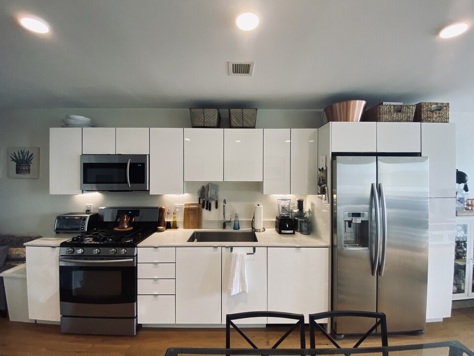 250 Meridian St in Boston, MA - Building Photo