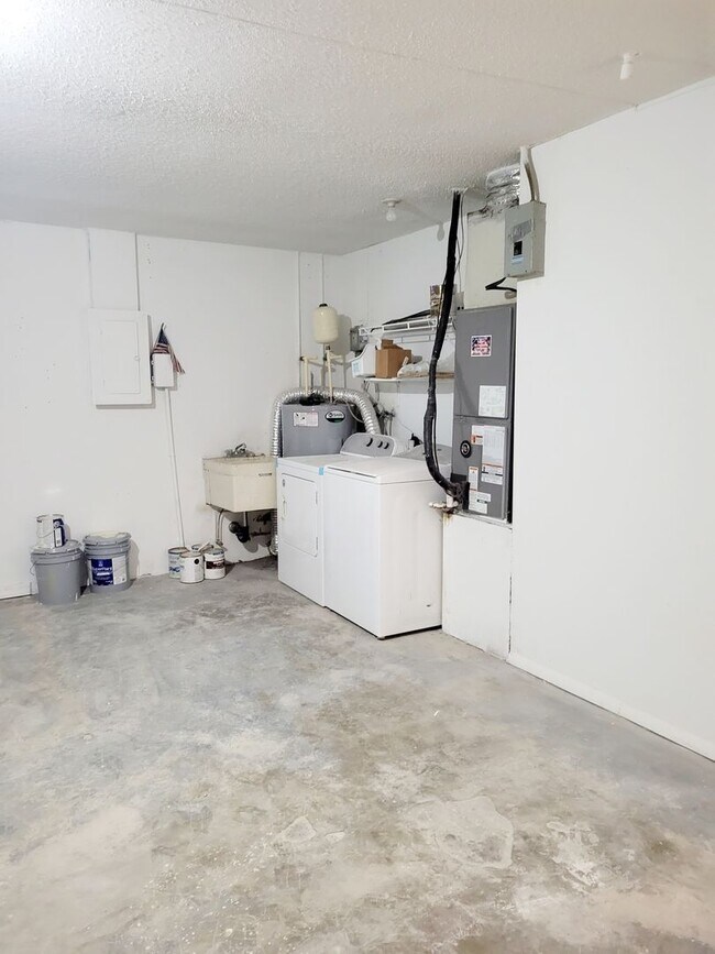 109 SE 46th Ln in Cape Coral, FL - Building Photo - Building Photo