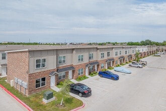 North Point Townhomes in Oklahoma City, OK - Building Photo - Building Photo