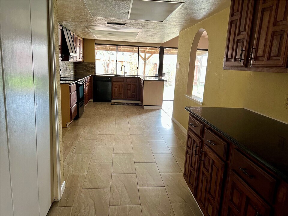 16915 Grampin Dr in Houston, TX - Building Photo