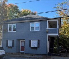692 East Ave in Warwick, RI - Building Photo