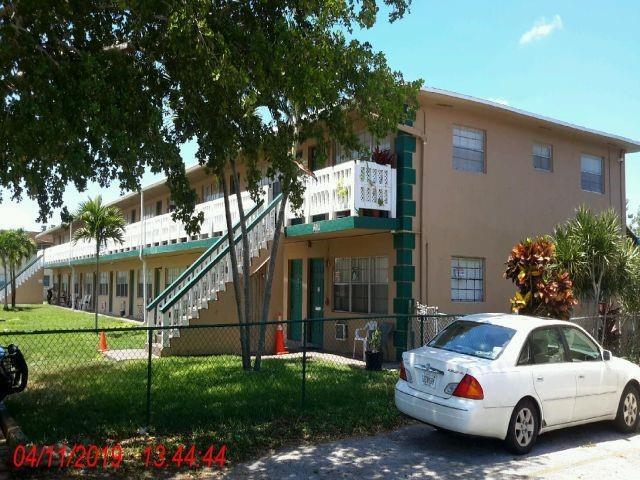 6011 SW 41st St in Davie, FL - Building Photo