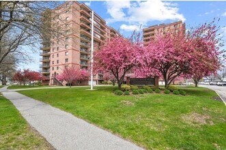 3920 Mystic Valley Pkwy in Medford, MA - Building Photo - Building Photo