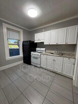 64 Hollis St in Framingham, MA - Building Photo