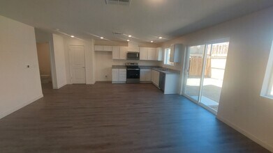 2096 Shady Tree Cir in Roseville, CA - Building Photo - Building Photo