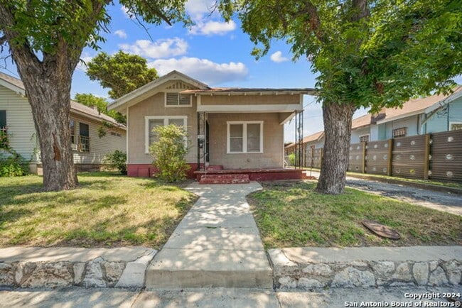 property at 906 S Gevers St