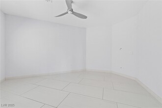 3004 Sun Lake Dr in Las Vegas, NV - Building Photo - Building Photo