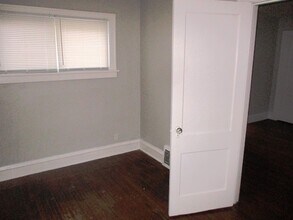 312 N McLean St in Bloomington, IL - Building Photo - Building Photo