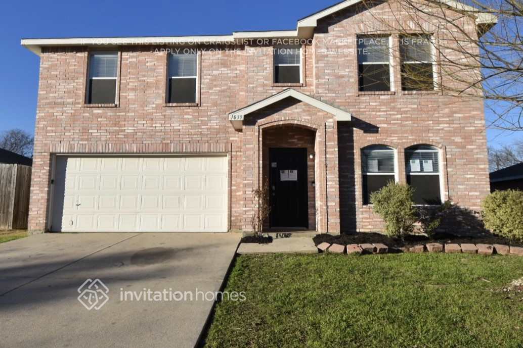 1039 Bannack Dr in Arlington, TX - Foto de edificio