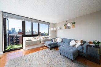 551 Observer Hwy in Hoboken, NJ - Building Photo - Building Photo