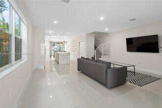1020 NE 17th Terrace in Fort Lauderdale, FL - Building Photo - Building Photo