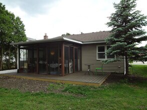 6853 Redwing Dr in Woodridge, IL - Building Photo - Building Photo