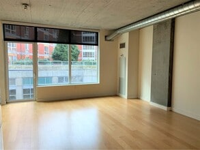 1926 W Burnside St in Portland, OR - Foto de edificio - Building Photo